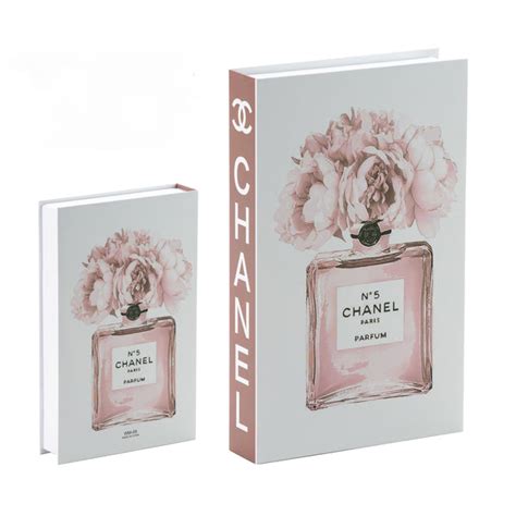 boite livre chanel|Boîte à livres chanel .